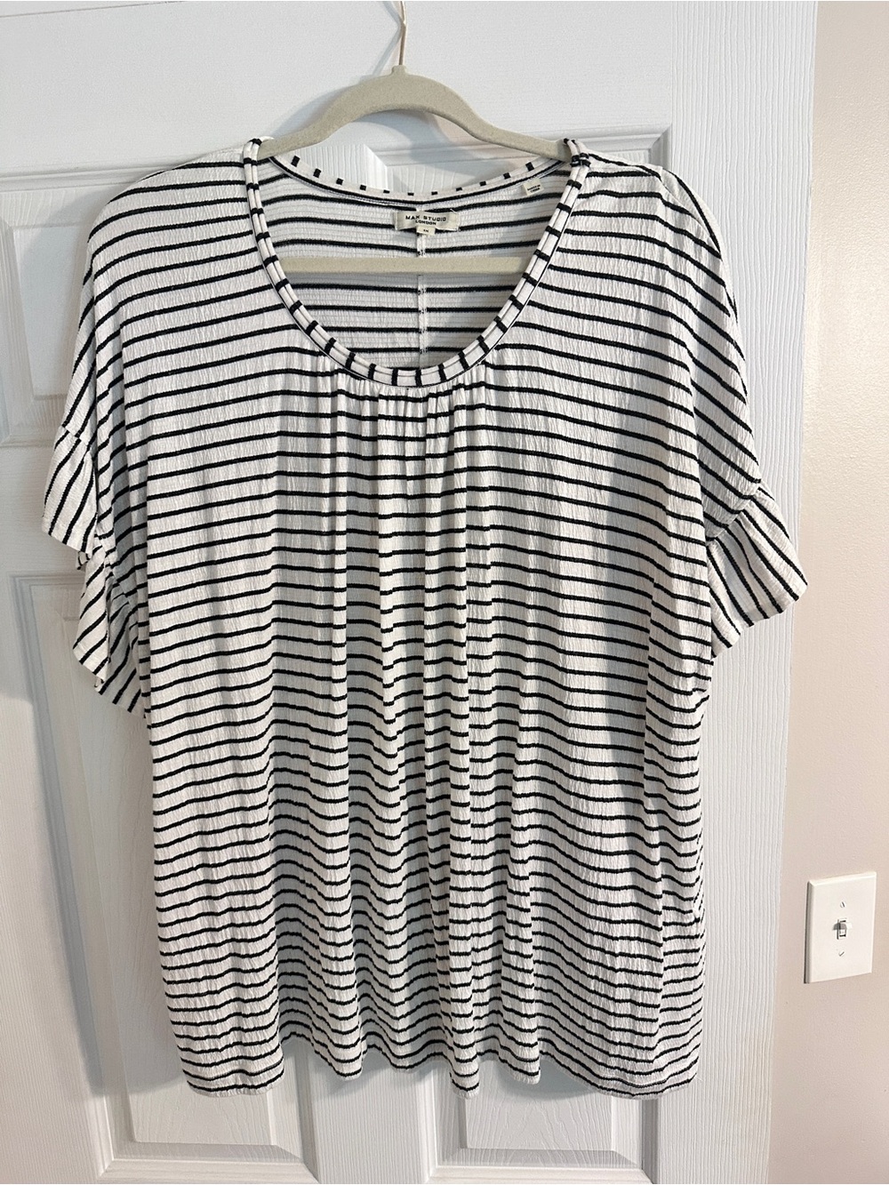 Max Studio Black & White Striped Short Sleeve Scoop Neck Top